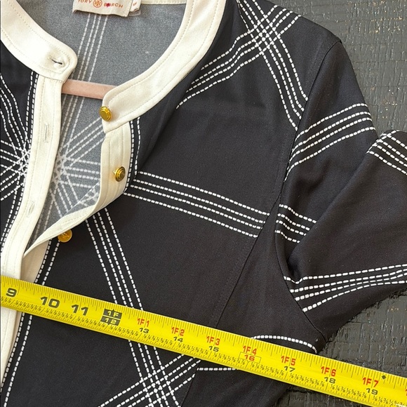 Tory Burch Anja Geometric Black White Midi Dress size M Partial Gold Buttons - Picture 13 of 16